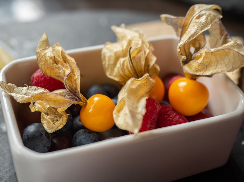 2-Hour Deluxe Whiskey & Food Tasting - Five whiskey pours, chosen stop by stop