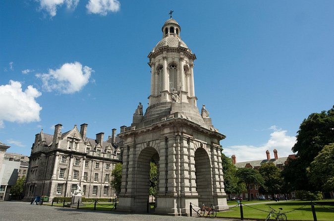2 Hours Senior’s Historical Private Walking Tour of Dublin - Dublin Castle and centuries of power
