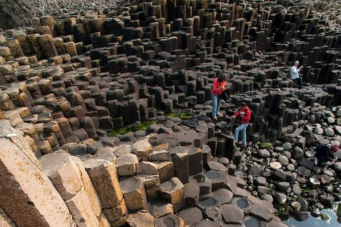 4-Day Guided Tour to Discover Ireland and Dublin - Day one: Atlantic cliffs, the Burren, and Galway