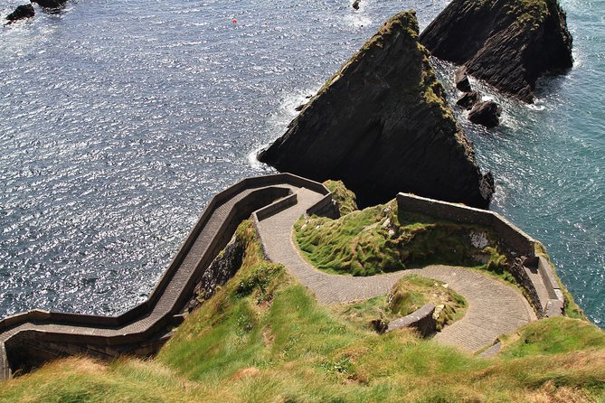 7-Day Great Atlantic Adventure Small-Group Tour of Ireland from Dublin - Day 1: Rock of Cashel, Blarney Castle, and Kinsale