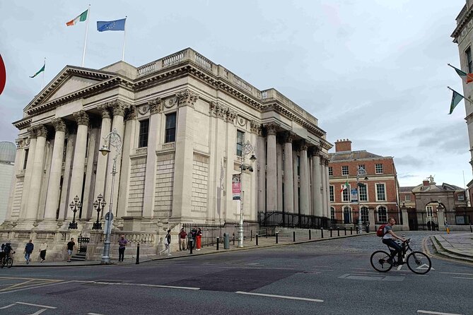 A Self-Guided Audio Tour of Dublin's Temple Bar - Ha’penny Bridge and the gateways into Temple Bar