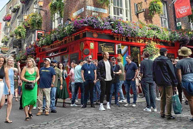 A Self-Guided Audio Tour of Dublin's Temple Bar - From old pubs to the River Liffey