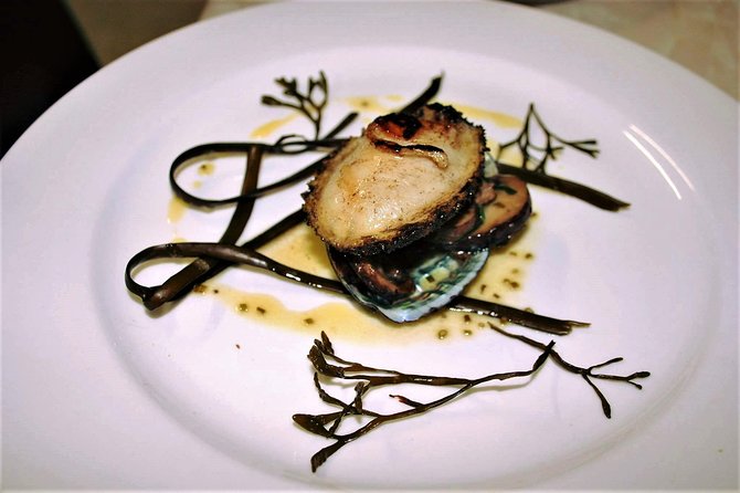 Abalone farm tour and tasting with coastal seaweed walk. Guided. 2 hours - A coastal food lesson with a strong sense of place