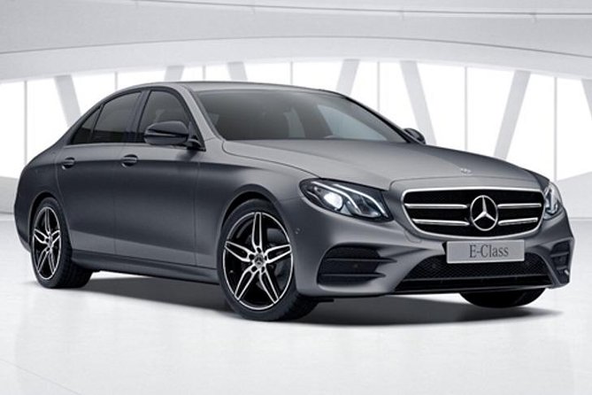 Arrival Transfer: Dublin Airport DUB to Dublin in Business Car - Walking into Dublin Airport arrivals
