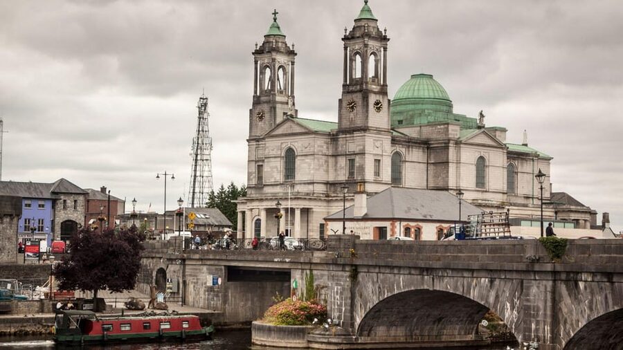 Best of Galway: Private Walking Tour with a Local - Salthill Promenade and open Atlantic views