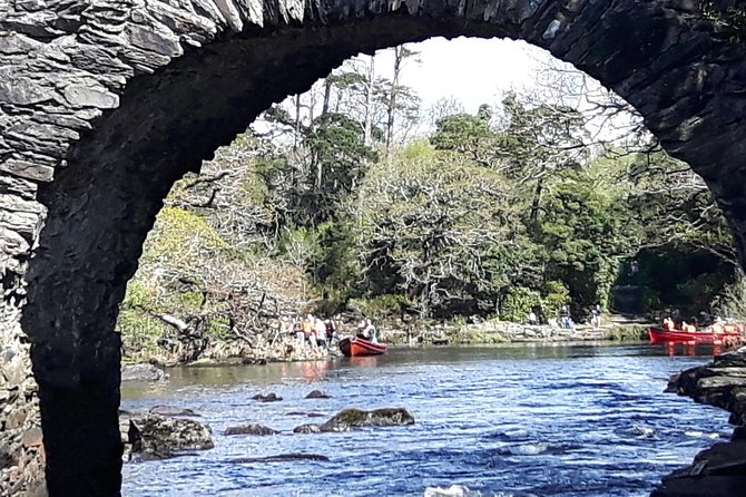 Bus & Boat Tour - Ross Castle and the 11:00 am boat timing