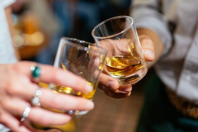 Classic Irish Pubs Private Tour of Dublin: Live Music, Beer and Nightlife - What the guide adds to the evening