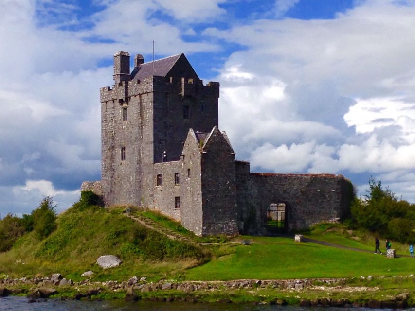 Cliffs of Moher and Galway Tour in Italian or Spanish - Galway in 1.5 hours