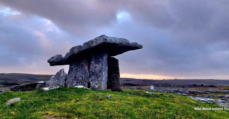 Cliffs of Moher and National Park Private Limousine Tour - Lunch and a Break in Doolin