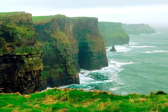 Cliffs Of Moher Tour In Spanish - Crossing the Burren toward the Atlantic