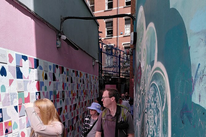 Complete tour of Dublin in Italian - Starting at Molly Malone and finding your footing