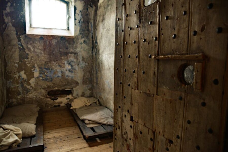 Cork: City Gaol Tour with Audio Guide - Walking the West Wing and hearing inmate stories