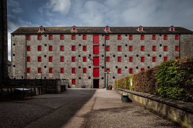 Cork Midleton DistilleryJameson Experience & Whiskey Tasting - Reaching Midleton from Cork