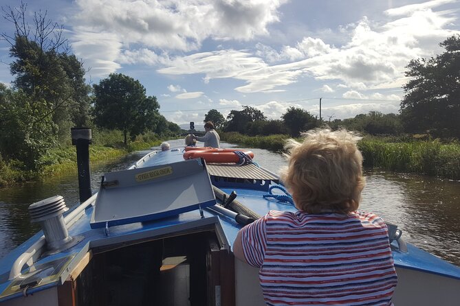 Digby Lock Cruise - Explore Ireland's Historic Grand Canal. - Drifting toward the Leinster Aqueduct