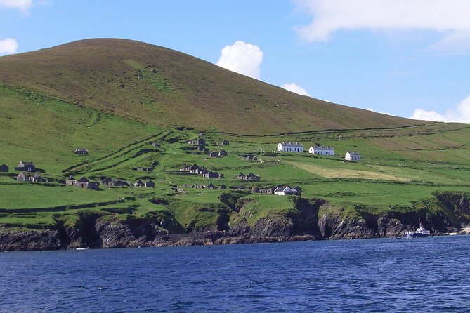 Dingle to Blasket Island Ferry - Approaching Great Blasket Island