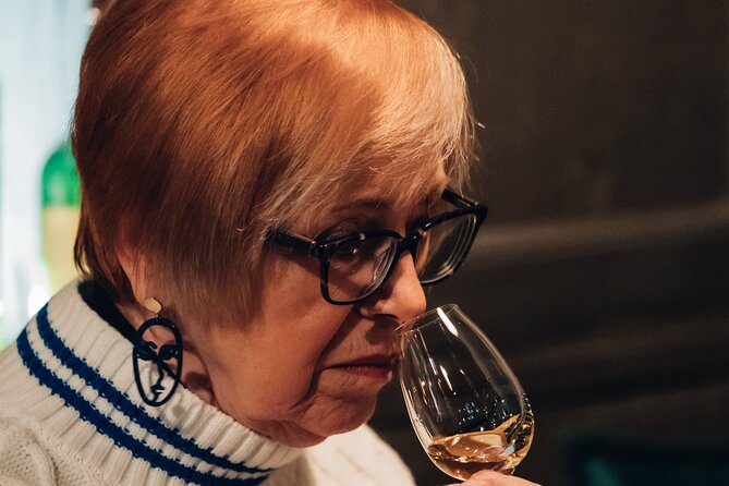 Dublin 6 Whiskey Tasting & 3 Food Pairing Walking Tour with Local - The guides are the strongest part