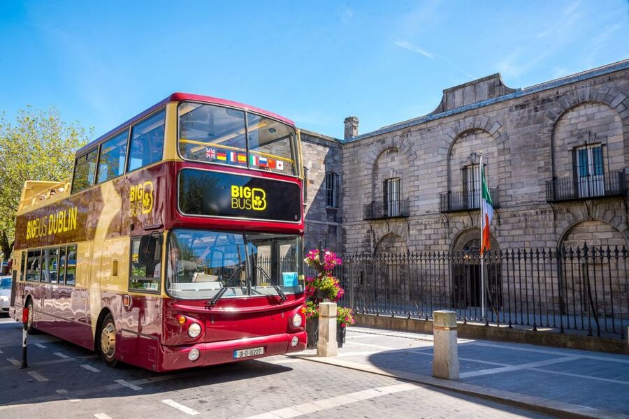 Dublin: Big Bus Hop-On, Hop-Off Tour with Live Guide - Molly Malone, Temple Bar, and Dublin Castle