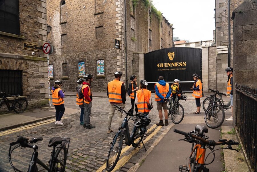 Dublin: Bike & E-Bike Tour with a Local Guide - Dublin Castle and the cathedral quarter
