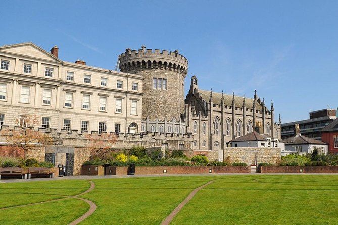 Dublin Book of Kells, Castle and Molly Malone Statue Guided Tour - Molly Malone and a cheerful Dublin finish