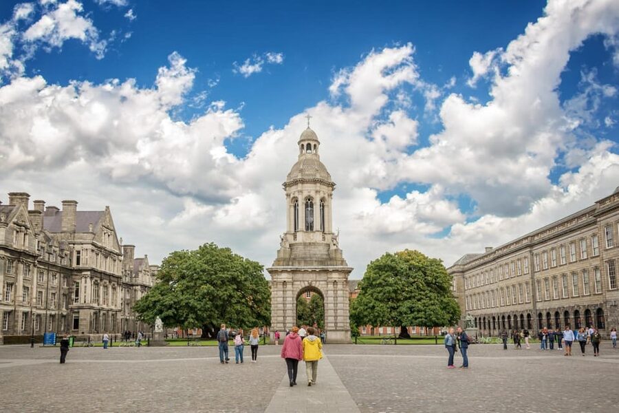Dublin: Book of Kells, Dublin Castle and Christ Church Tour - Dublin Castle and the seat of power