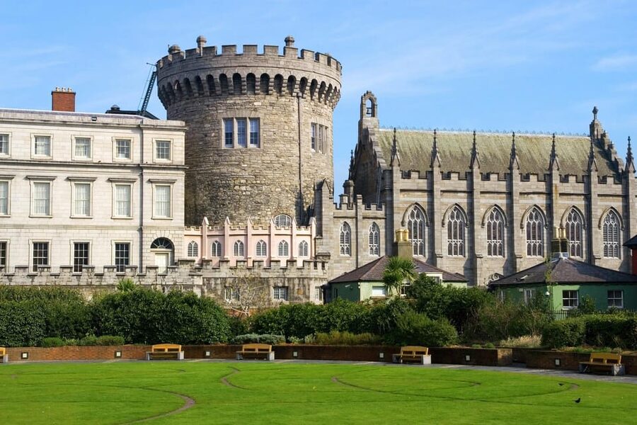 Dublin: Book of Kells, Dublin Castle and Christ Church Tour - St. Andrew’s Church and Molly Malone