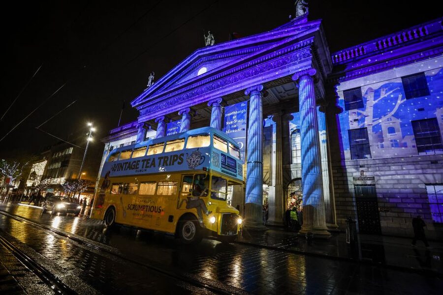 Dublin: Christmas Lights Festive Bus Tour with Afternoon Tea - City Hall and Trinity College after dark