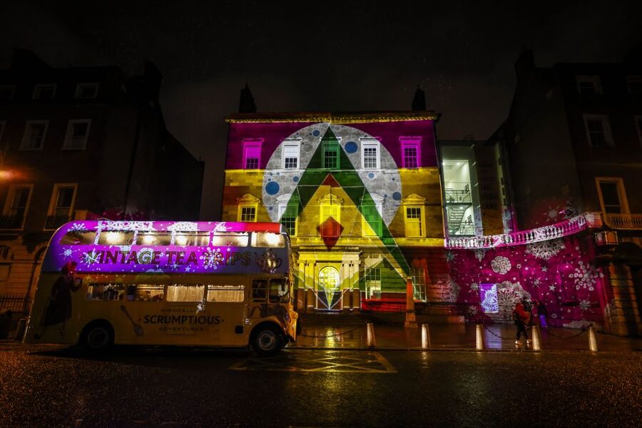 Dublin: Christmas Lights Festive Bus Tour with Afternoon Tea - What happens during the 80-minute tour