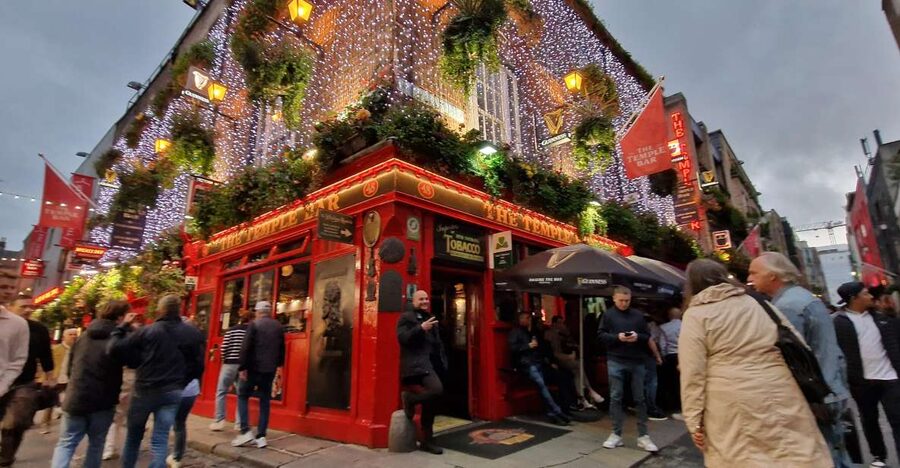 Dublin: Dublin City Highlights Private Guided Walking Tour - Temple Bar beyond the pub signs