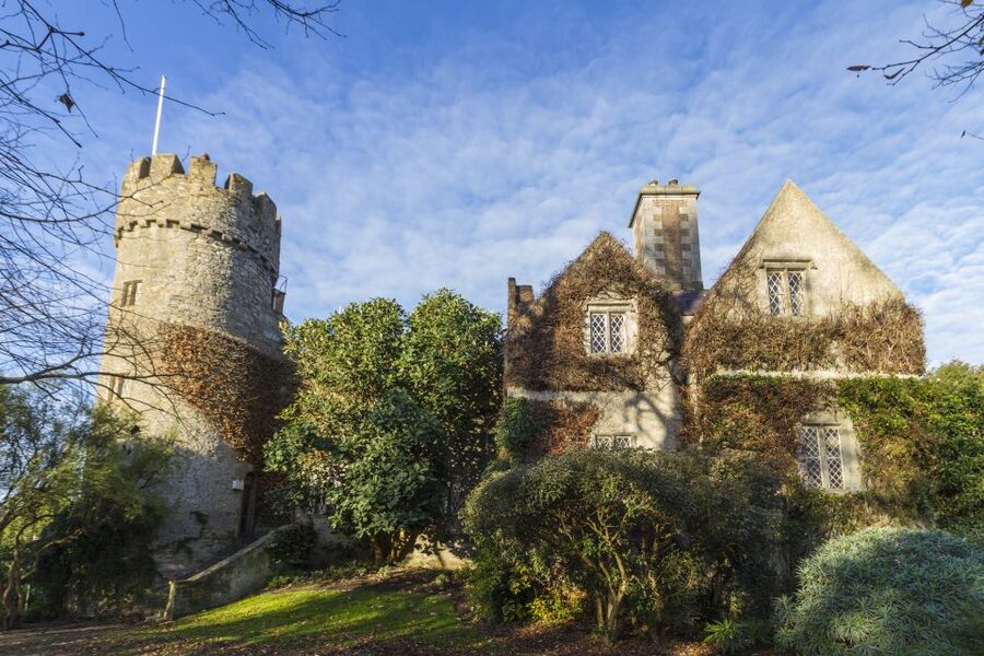 Dublin: Full-Day Howth and Malahide Castle Tour - Villages, parks, and beaches on the road to Howth