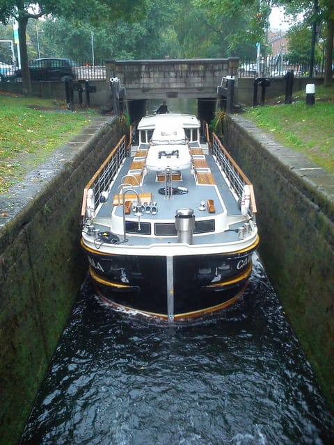 Dublin: Grand Canal Cruise with Dinner - Passing through the old canal locks