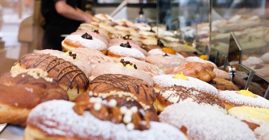 Dublin: Guided Delicious Donut Tour with Tastings - Walking Grafton Street and meeting Molly Malone