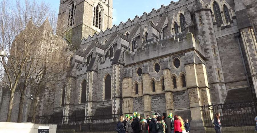 Dublin: Highlights and Hidden Corners Walking Tour - Starting at the Tree of Gold on Dame Street