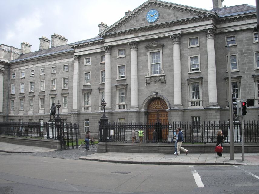 Dublin: Highlights and Hidden Corners Walking Tour - City Hall and the medieval quarter