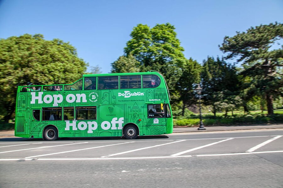 Dublin: Hop-on Hop-off Tour with Live German Commentary - What the German commentary adds