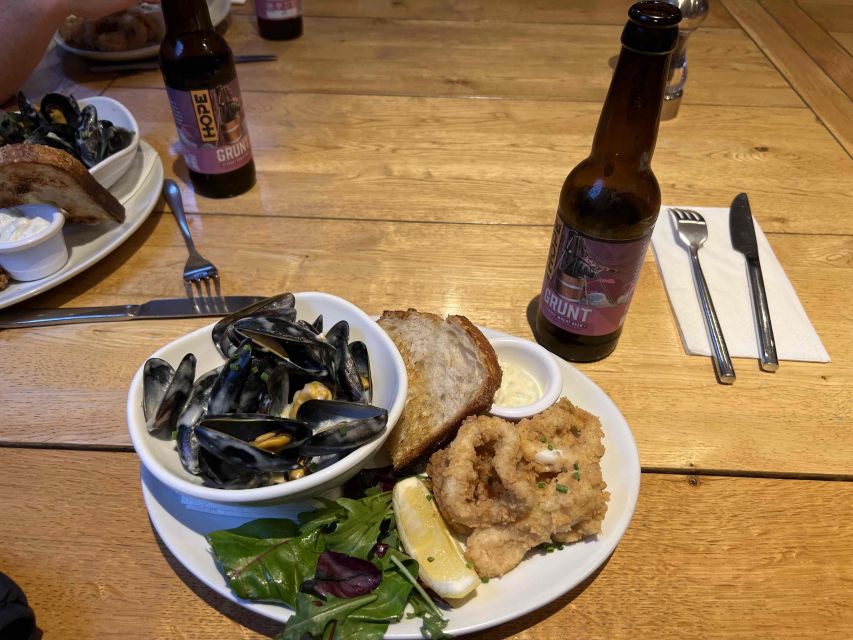 Dublin: Howth Coastal Craft Beer and Seafood Tour - Watching for seals at the harbour