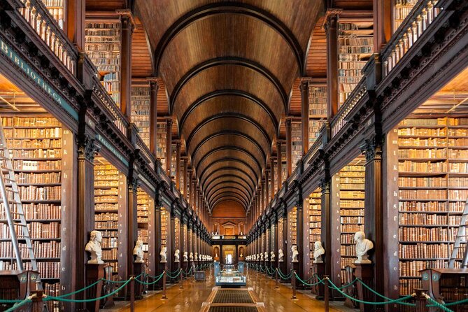 Dublin in a Day: Dublin Castle, Book of Kells, Guinness & Whiskey - Starting Beside Molly Malone