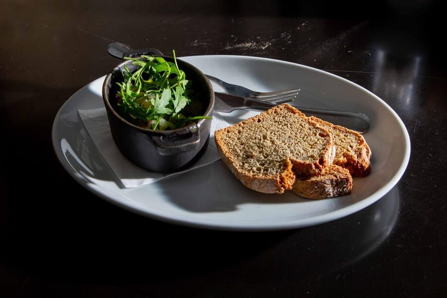Dublin: Irish Food Trail Walking Tour with 3 Courses - What The Guide Adds To The Meal