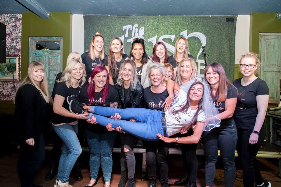 Dublin: Irish Music and Dance Show with Dance Lesson - Live songs, clapping, and plenty of craic