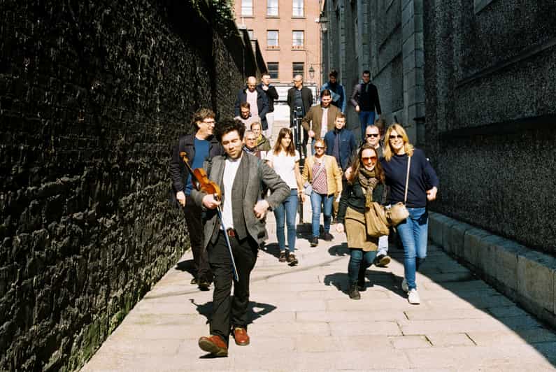 Dublin: Irish Music Walking Tour with Live Performance - Dublin told through songs instead of plaques