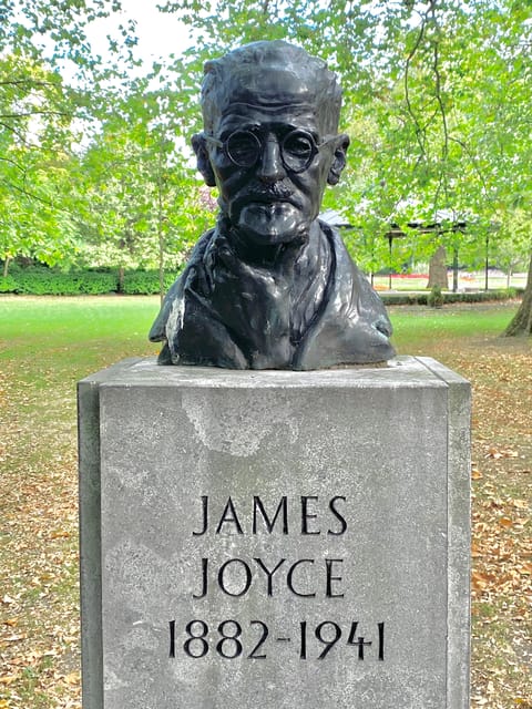 Dublin: Literary Walking Tour - Wilde, Yeats & Joyce - Beginning at the Wolfe Tone statue