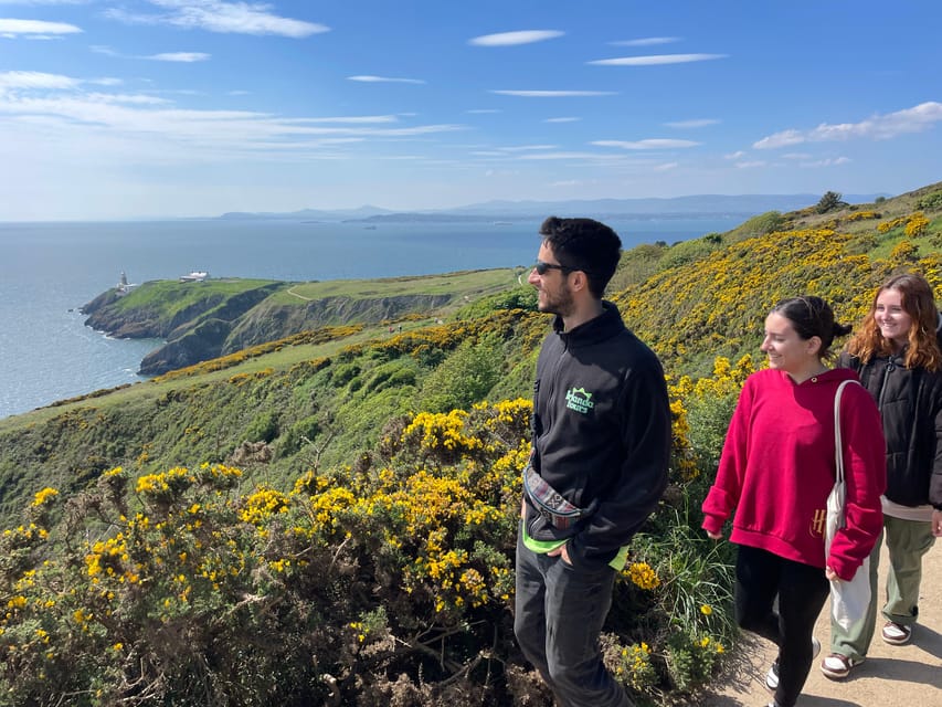 DUBLIN: Malahide castle and Howth MULTILINGUAL full day tour - Malahide village, Portmarnock, and the coast