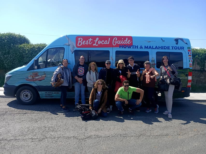 DUBLIN: Malahide castle and Howth MULTILINGUAL full day tour - Howth Harbour, lunch, and possible seals