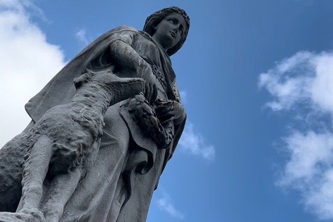 Dublin Mythology and Folklore Tour with Irish Stories and Legends - Grattan Bridge and its seahorse lamps