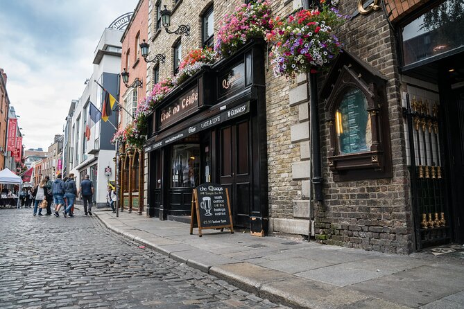 Dublin Old Town: Famous Pubs Exploration Game and Tour - What $8.97 really buys you