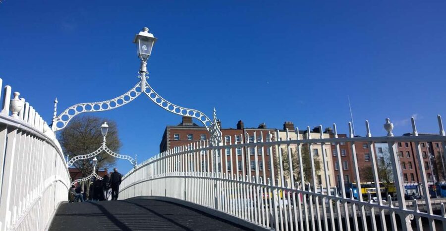 Dublin: Private City Tour in German - Choosing literature, buildings, or Dublin’s darker stories