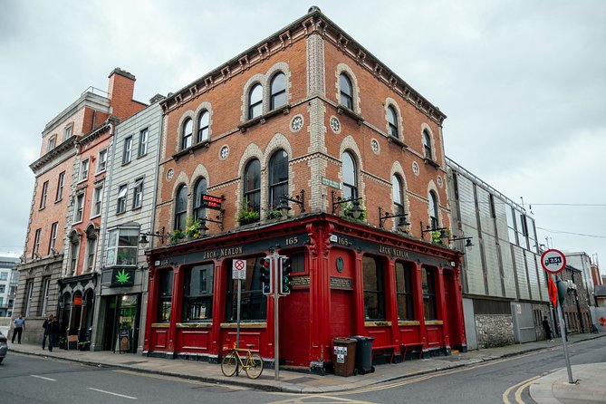Dublin Private Highlights & History of 1916 Easter Rising Tour - A brisk three hours on Dublin streets