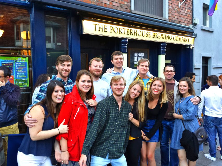 Dublin: Private Pub Tour - Meeting at The Oak inside Crane Lane