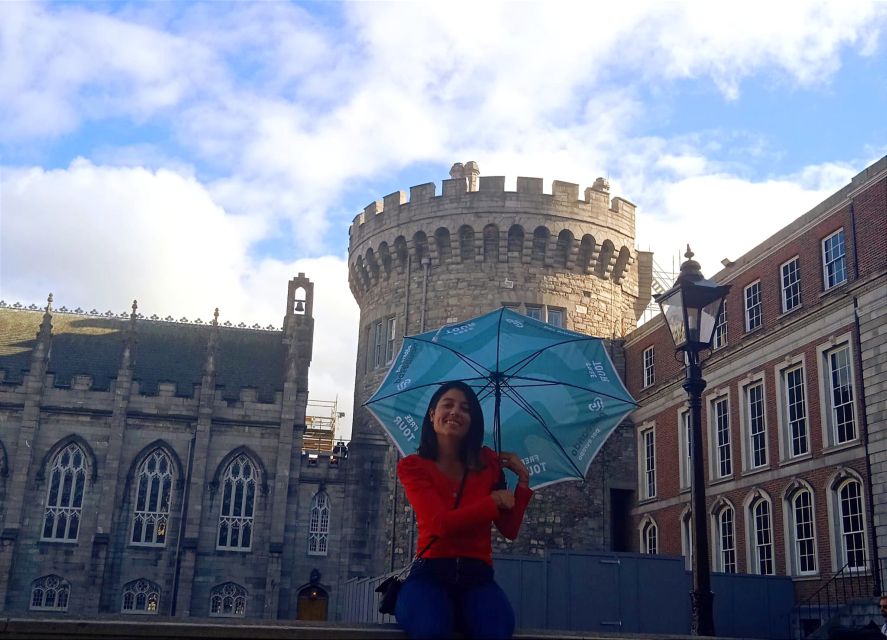 Dublin: Private Tour of City Monuments in Spanish - Molly Malone, Trinity College, and the city’s literary face