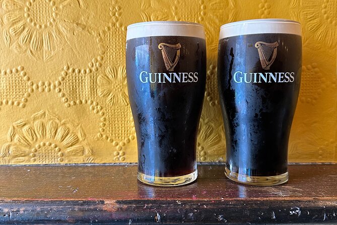 Dublin Pub Tour: Guinness Perfect Pour, Whiskey, Music and More - Starting in Temple Bar at 3 pm