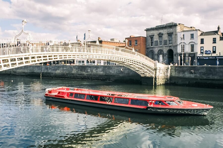 Dublin: River Liffey Sightseeing Cruise - Passing the Ha’penny Bridge and Custom House